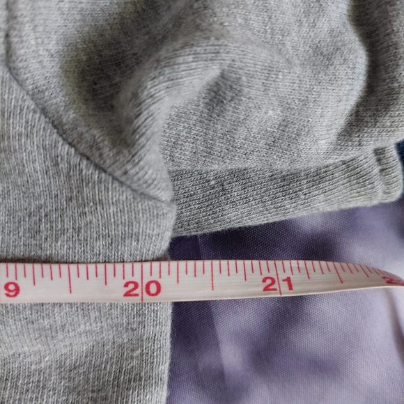 Guess Crewneck Front Logo Sweater - Picture 7 of 7